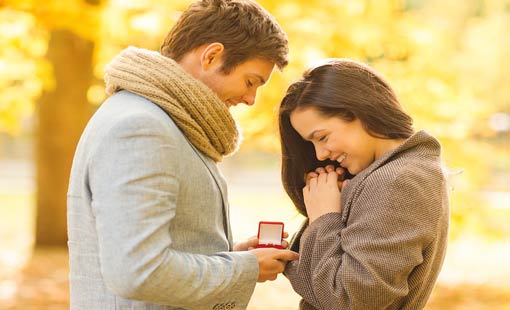 كيف تكتشفين أنّ ذاك الرجل مُعجب بك؟